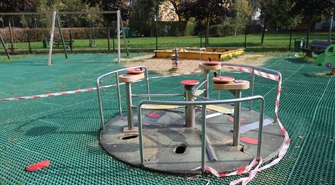 Wypadek sześciolatka na karuzeli. Jak bezpieczne są piotrkowskie place zabaw?