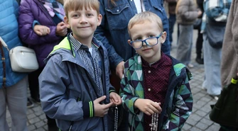 W Piotrkowie wierni wyszli na ulice z różańcem. Za nimi kolejny wspólny marsz