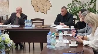 Bezpieczeństwo w szkołach. Przedstawiciele powiatu piotrkowskiego na pilnej naradzie