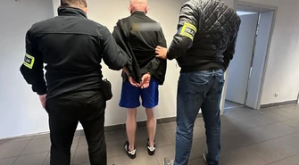 Podawał się za policjanta i próbował kontrolować samochód kobiety. 49-latek zatrzymany